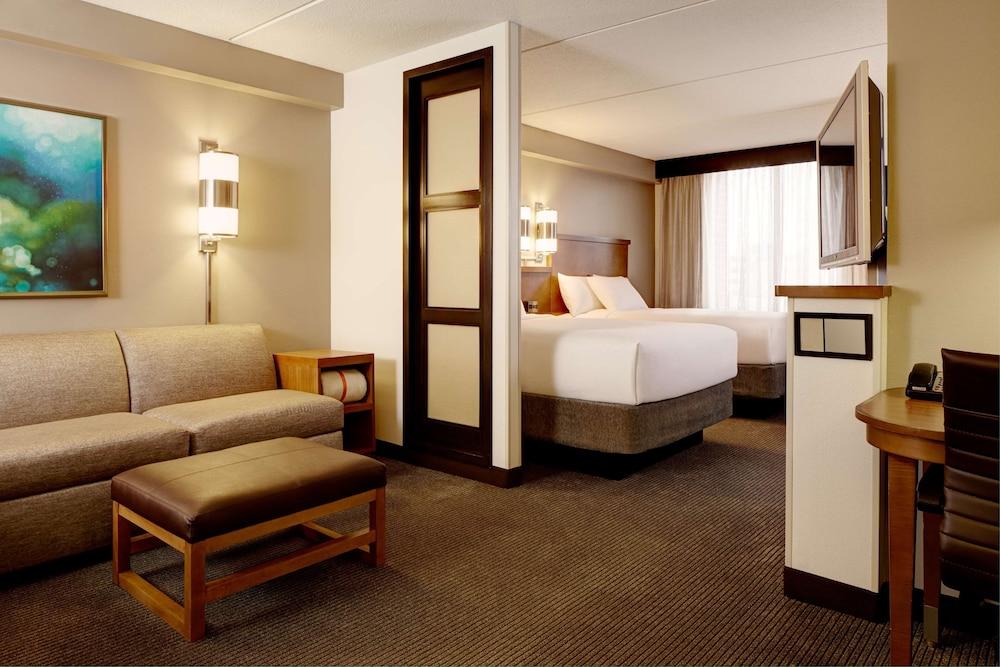 Hyatt Place Chantilly Dulles Airport South Exterior photo
