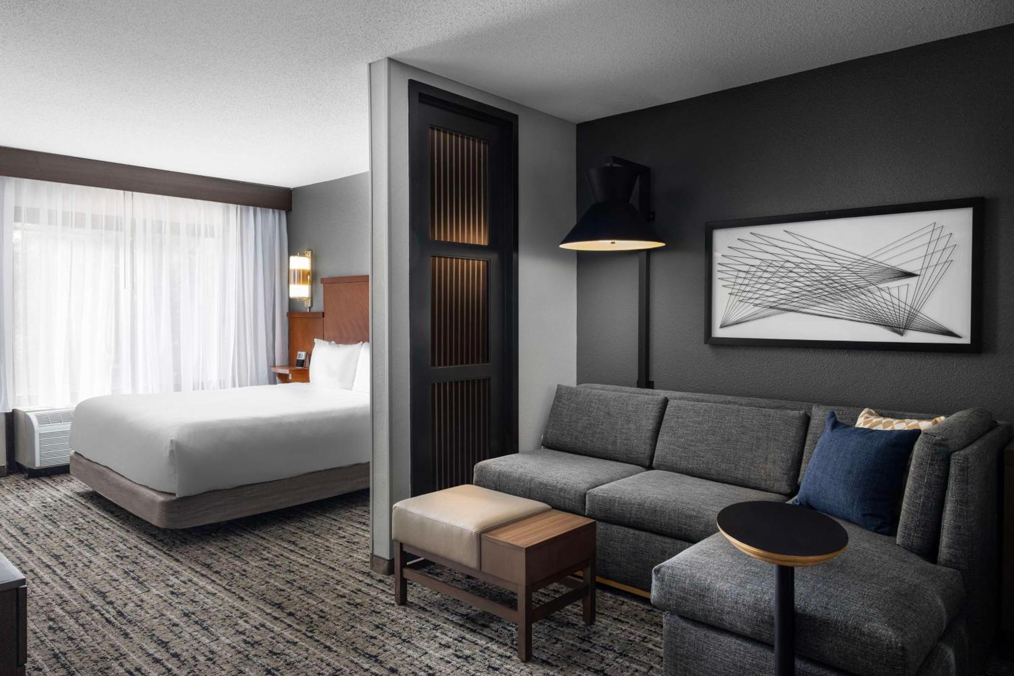 Hyatt Place Chantilly Dulles Airport South Exterior photo